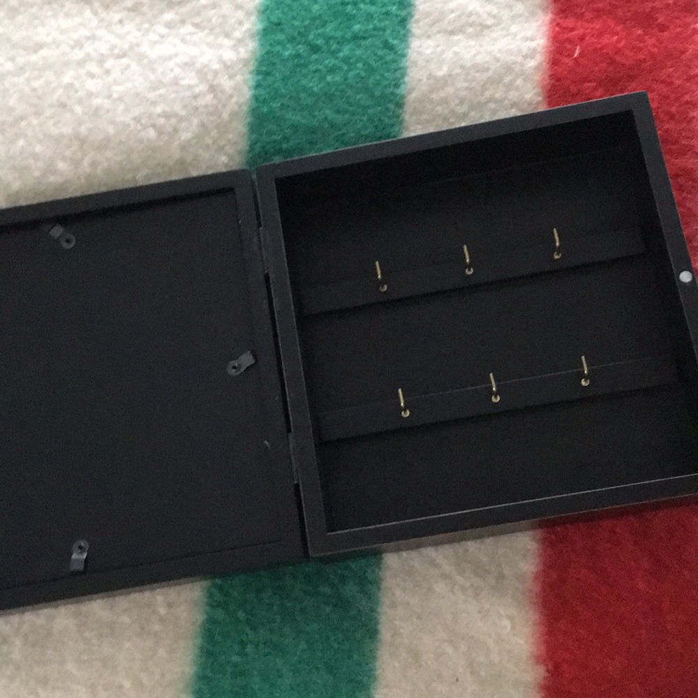 Jewelry box with old keys - Picture 2 of 5
